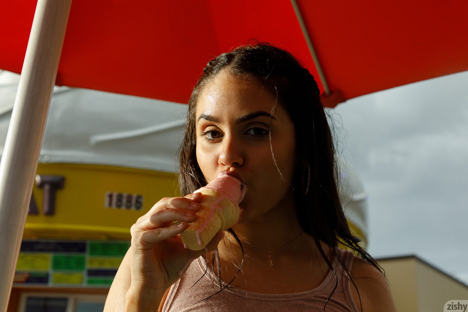 Eloisa Guerra Florida Aint Flat Zishy (29)