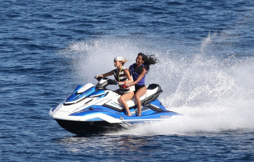 Gigi Hadid, Bella Hadid, Alana Hadid Sexy 017