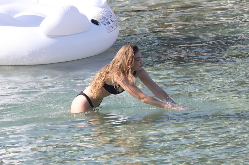 Gigi Hadid, Bella Hadid, Alana Hadid Sexy 024