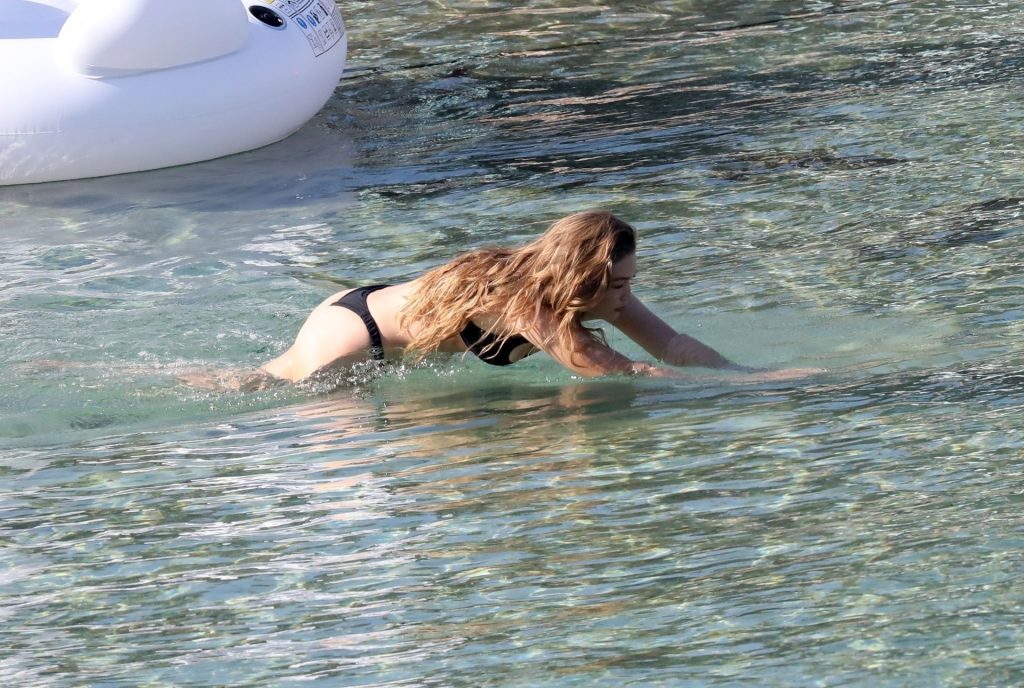 Gigi Hadid, Bella Hadid, Alana Hadid Sexy 026