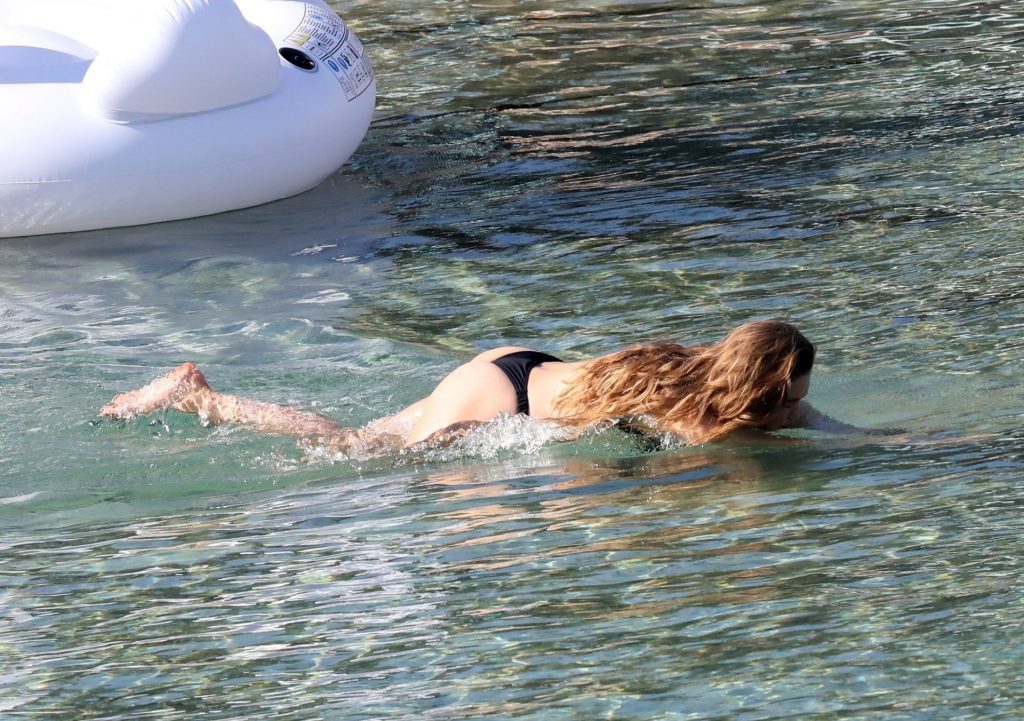 Gigi Hadid, Bella Hadid, Alana Hadid Sexy 027