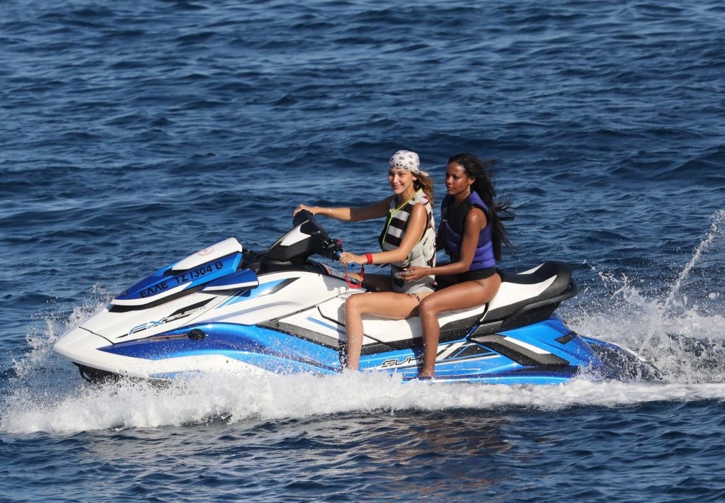 Gigi Hadid, Bella Hadid, Alana Hadid Sexy 039