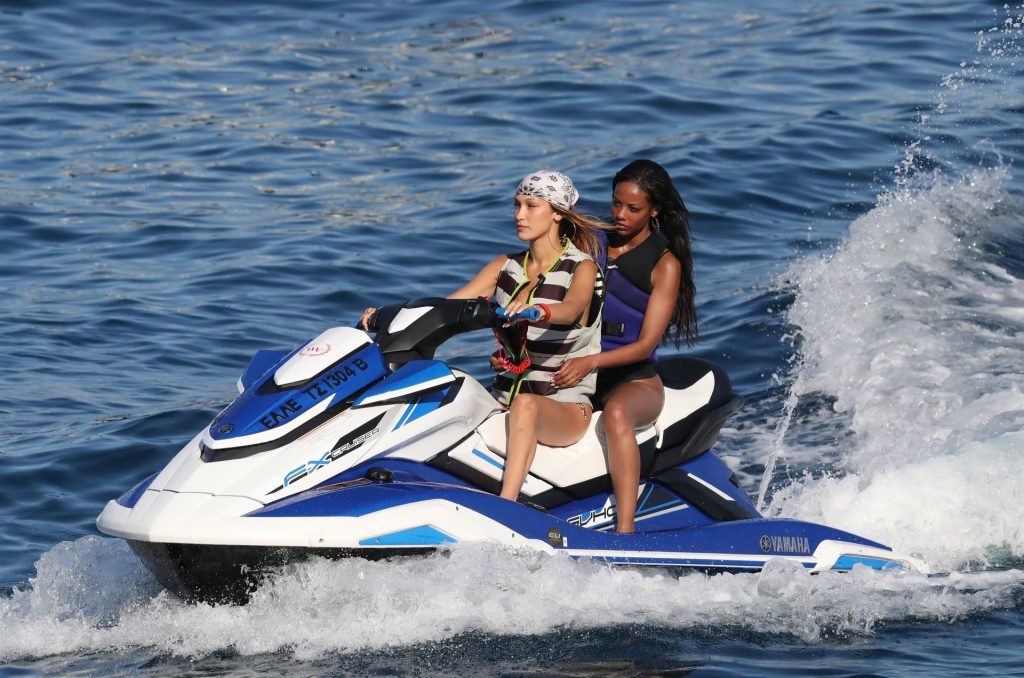 Gigi Hadid, Bella Hadid, Alana Hadid Sexy 043