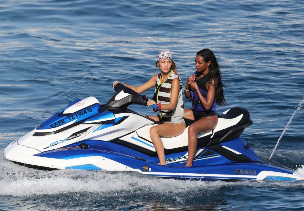 Gigi Hadid, Bella Hadid, Alana Hadid Sexy 046