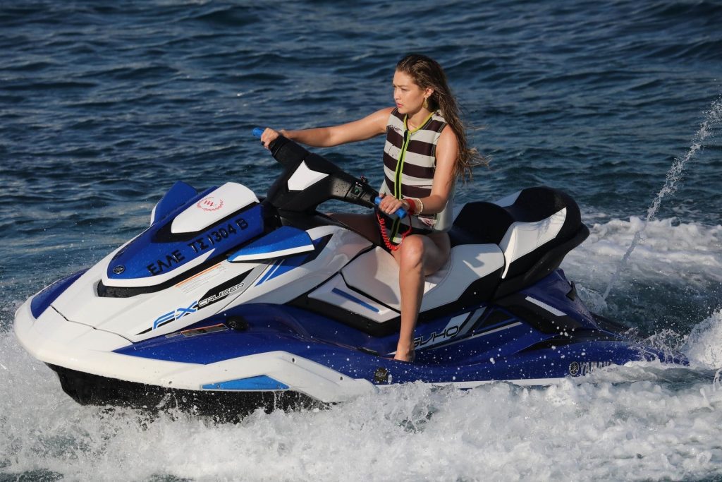 Gigi Hadid, Bella Hadid, Alana Hadid Sexy 061