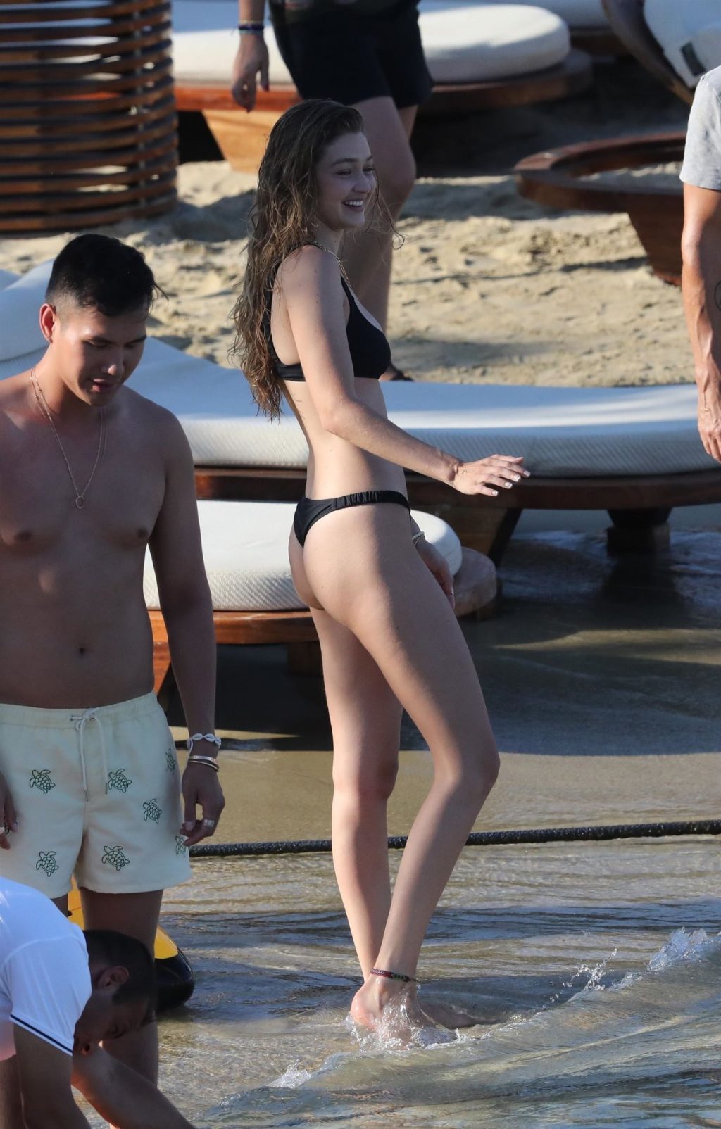 Gigi Hadid, Bella Hadid, Alana Hadid Sexy 068