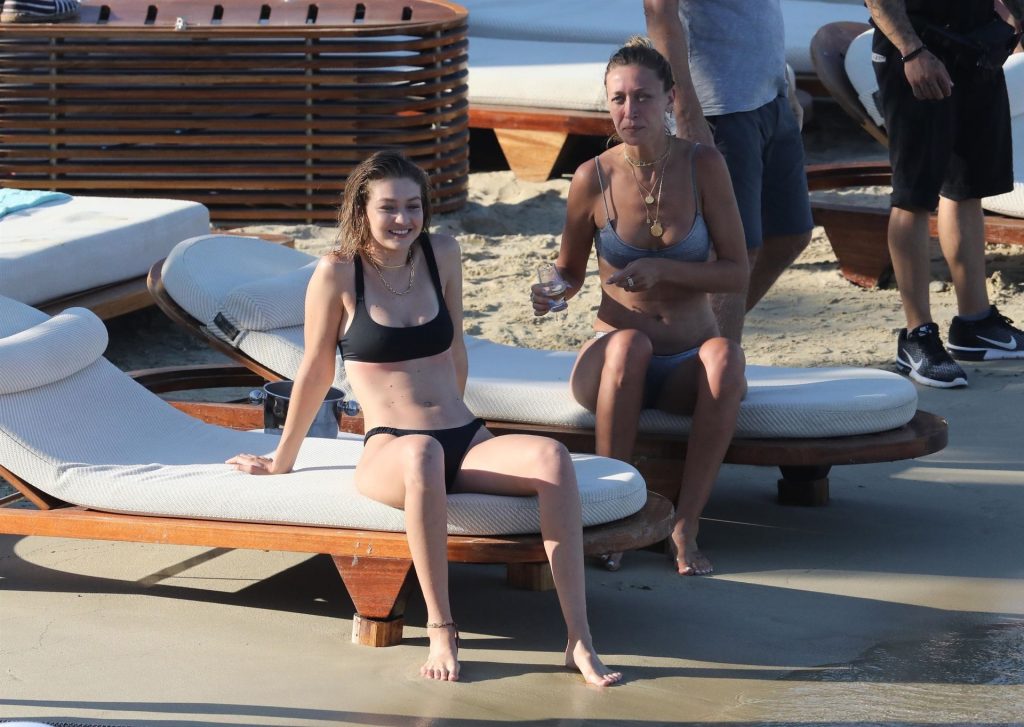 Gigi Hadid, Bella Hadid, Alana Hadid Sexy 075