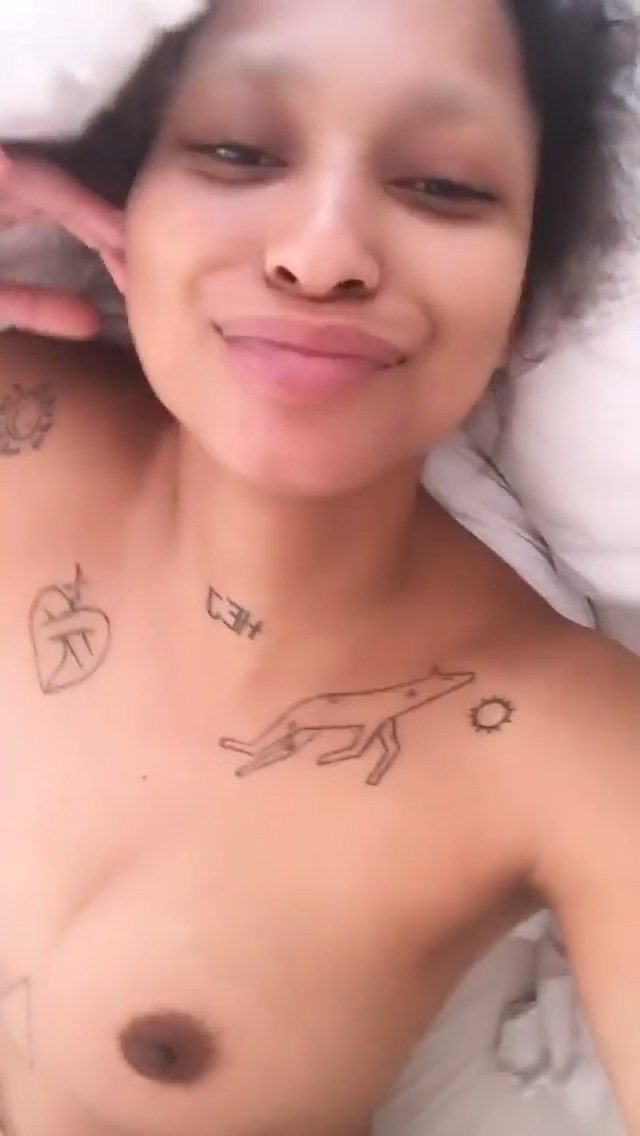 Joy M’batha Nude 001