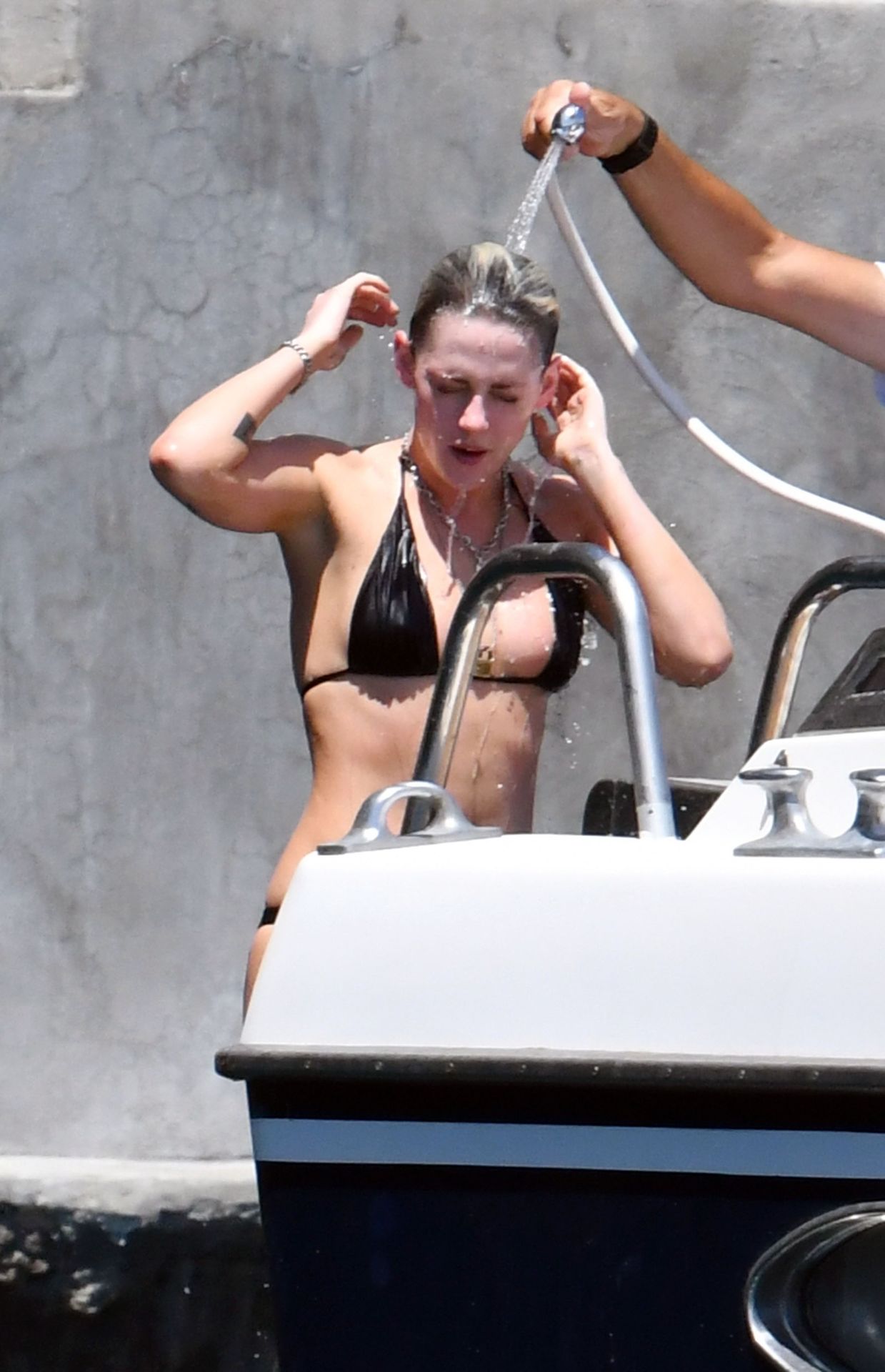 Kristen Stewart Sexy & Topless 042
