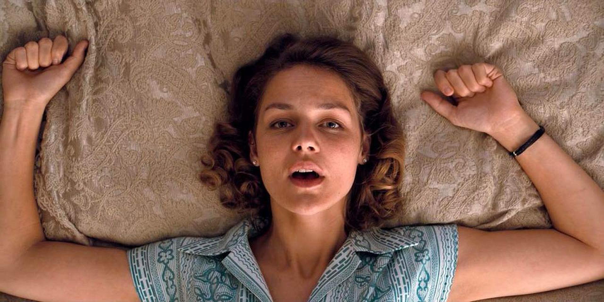 Luise Heyer, Antje Traue Sexy – Dark (4 Pics + Gif & Lesbian Video) #thefappening002