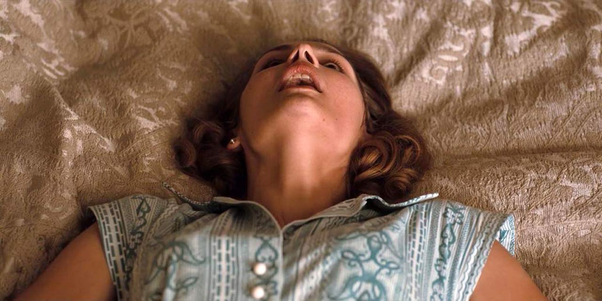 Luise Heyer, Antje Traue Sexy – Dark (4 Pics + Gif & Lesbian Video) #thefappening004