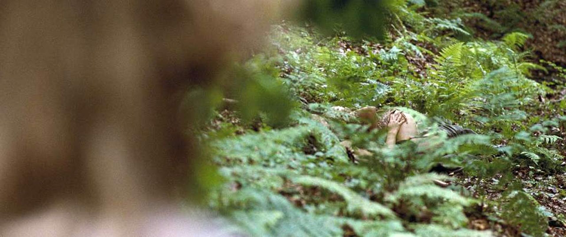 Margot Robbie Sexy – Suite Française 002