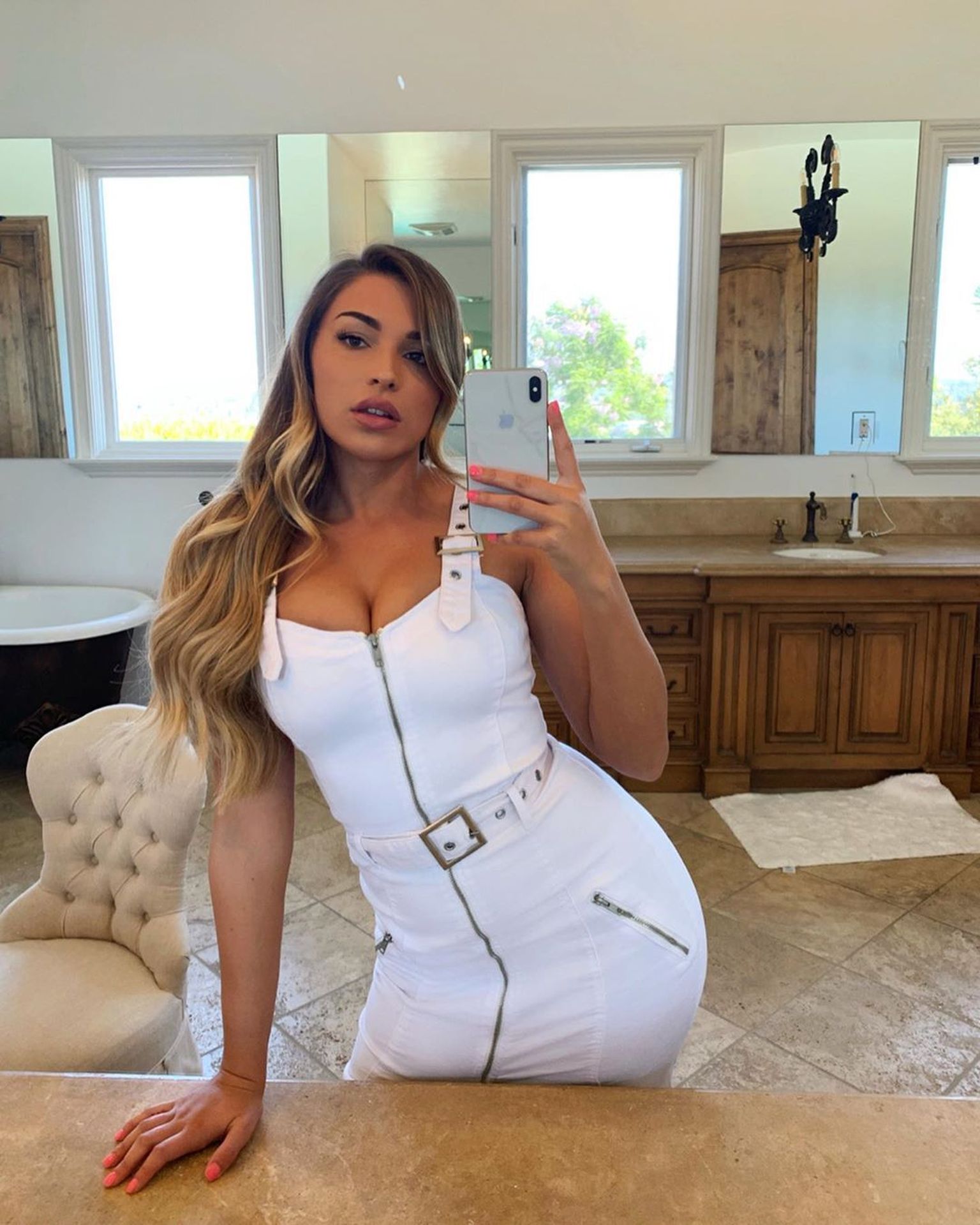 Zara Mcdermott Sexy 105