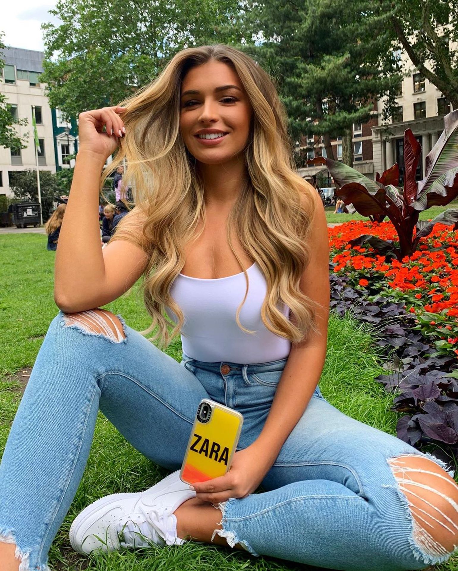 Zara Mcdermott Sexy 007