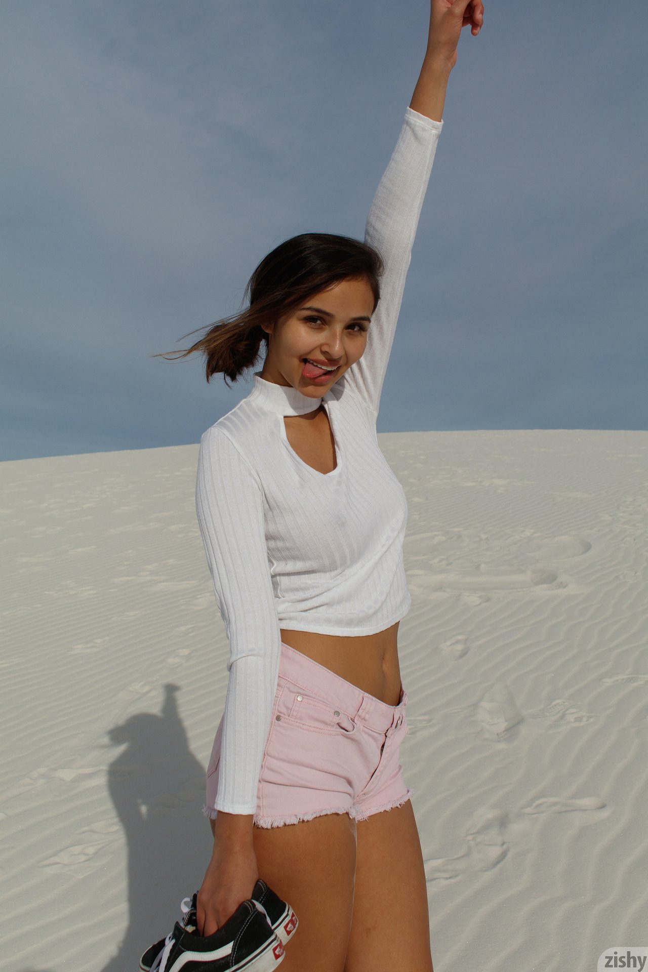 Alejandra Cobos White Sands I Zishy (20)