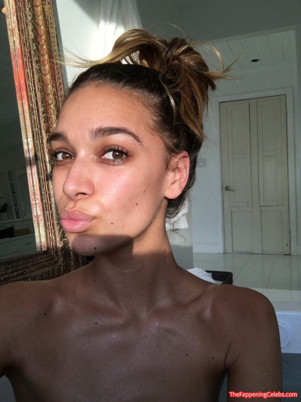 April Love Geary Hot Intimate Nude Leaks 010