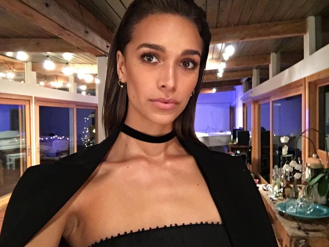 April Love Geary Nude & Sexy 035