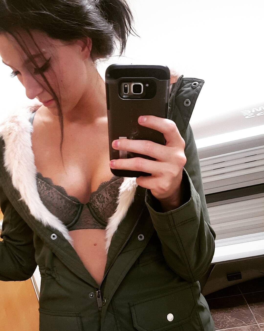 Ashtyn Joslyn Nude & Sexy 010