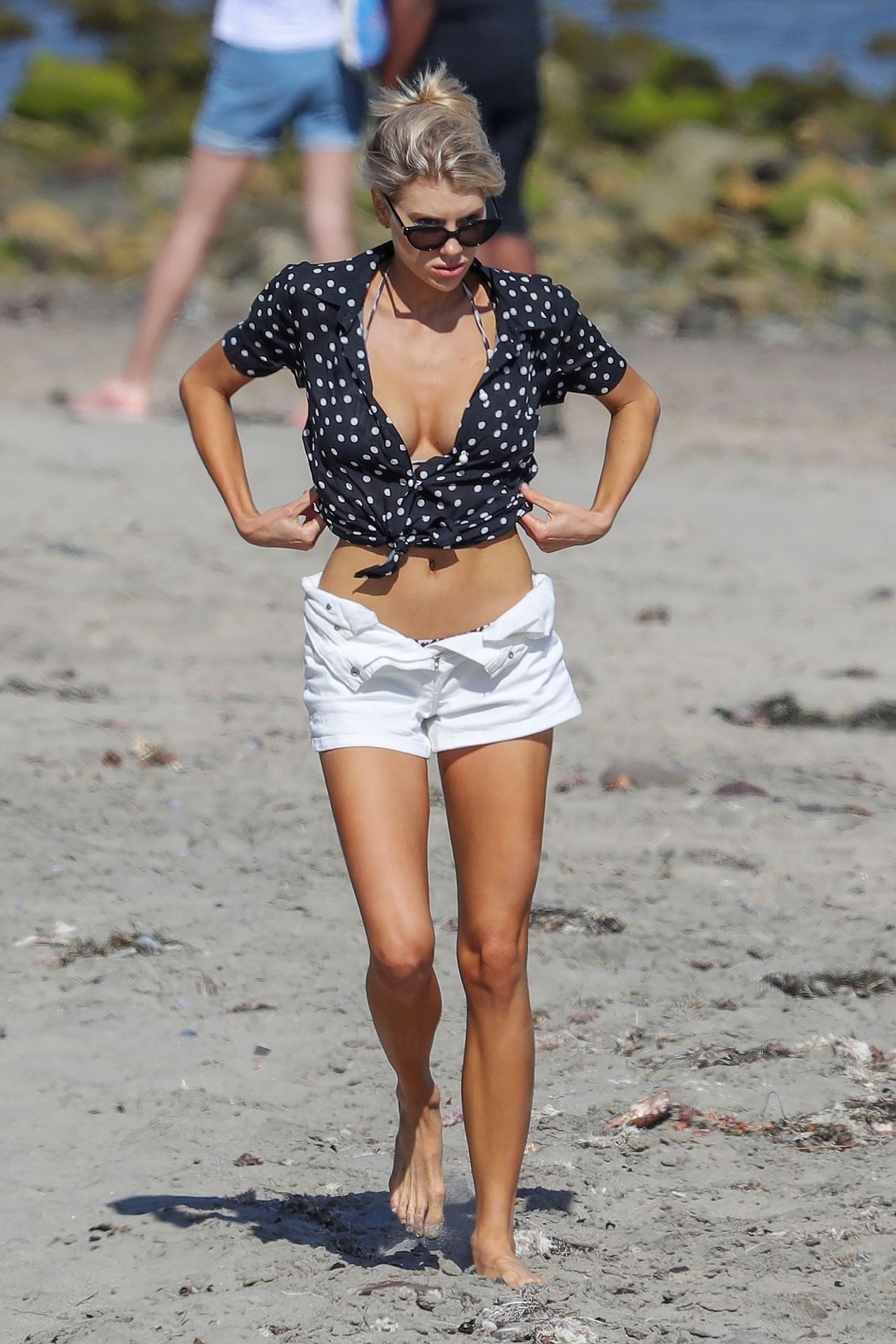 Charlotte Mckinney Sexy 011