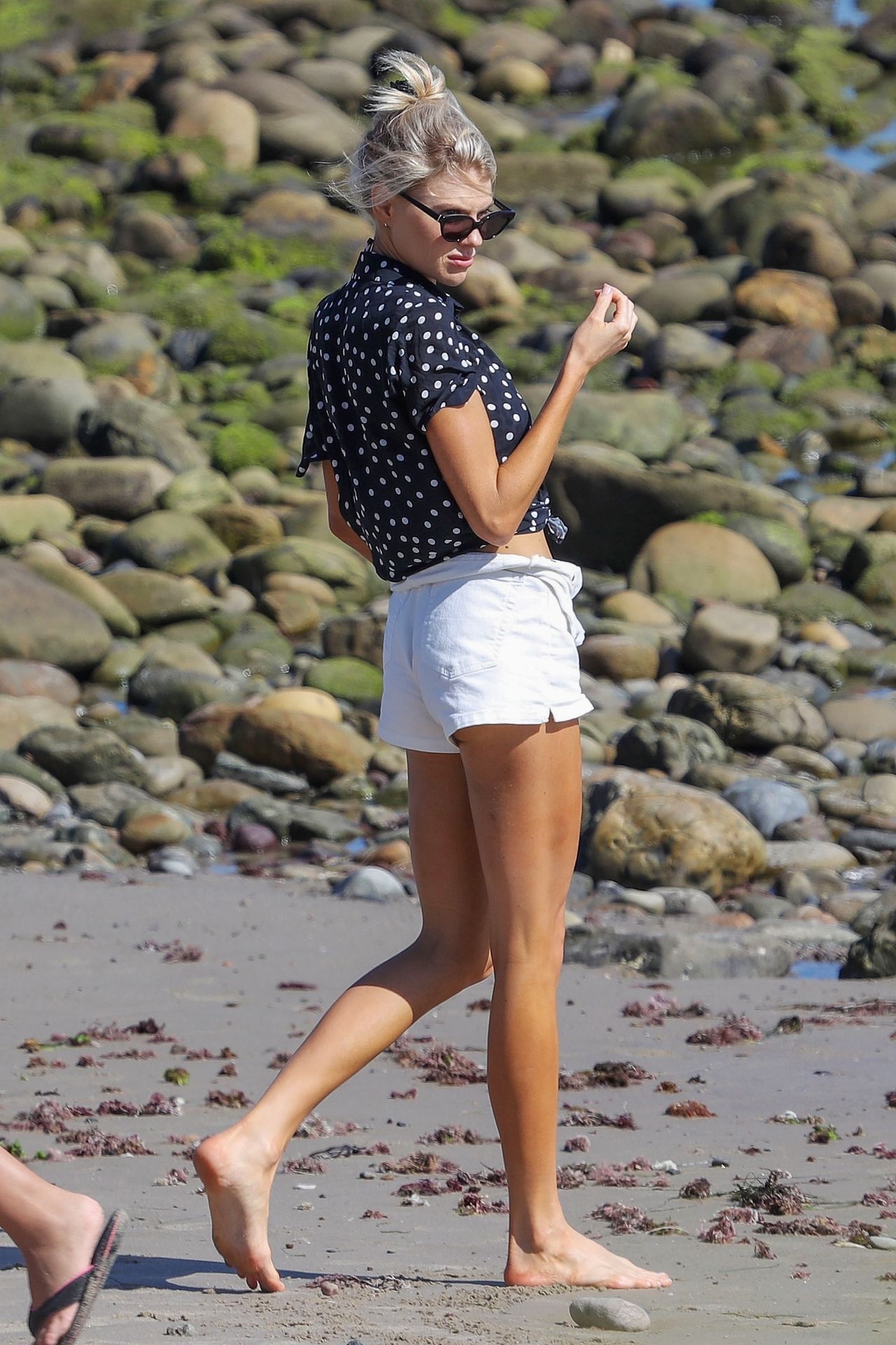 Charlotte Mckinney Sexy 009