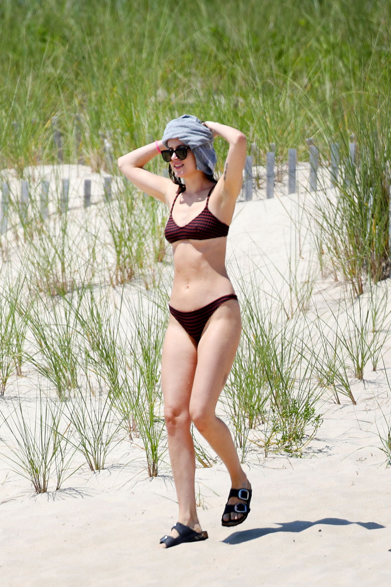 Dakota Johnson Sexy 020