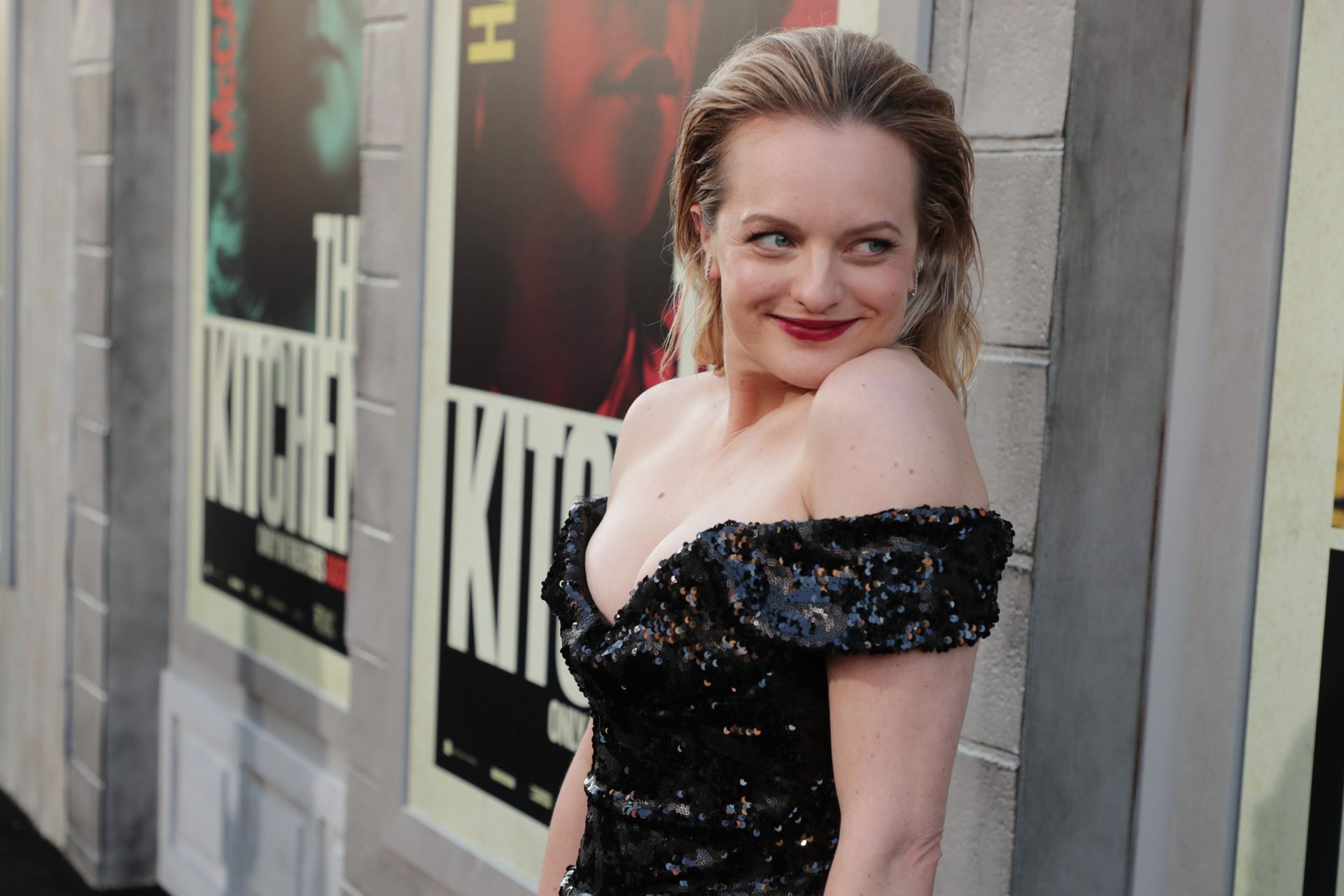 Elisabeth Moss Sexy 114