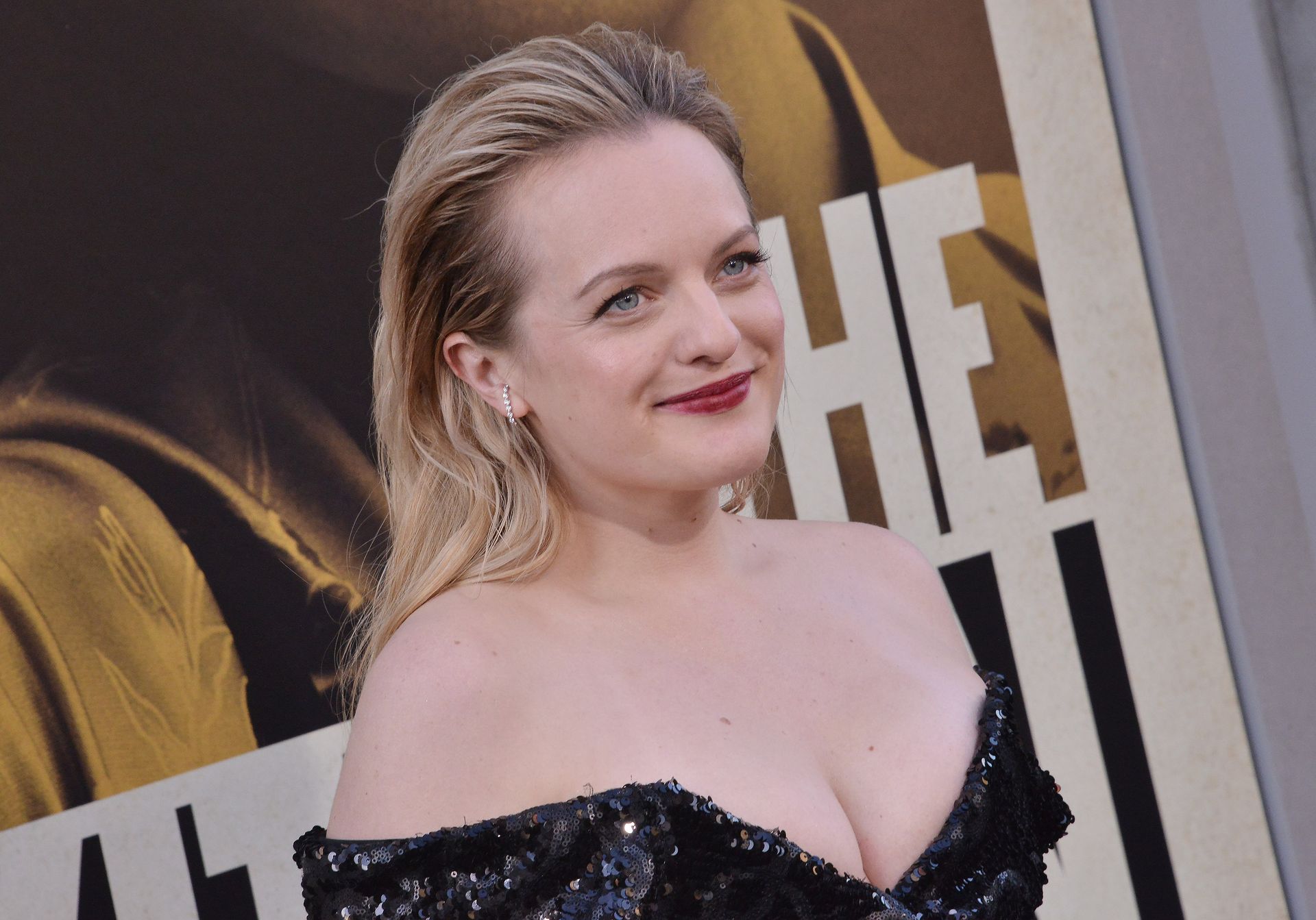 Elisabeth Moss Sexy 015