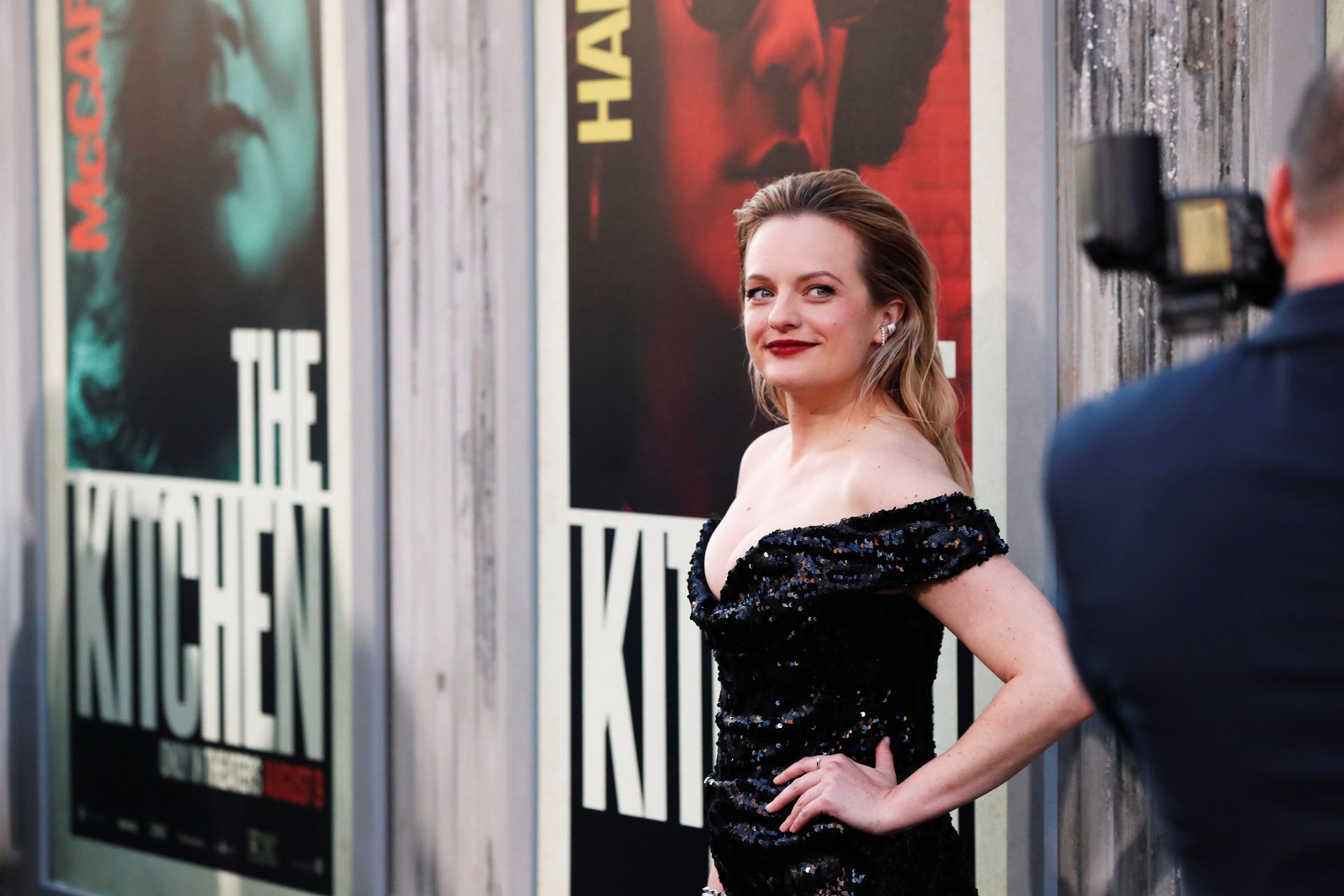 Elisabeth Moss Sexy 018