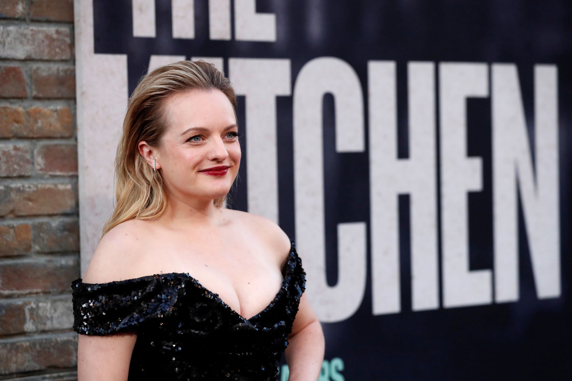 Elisabeth Moss Sexy 020