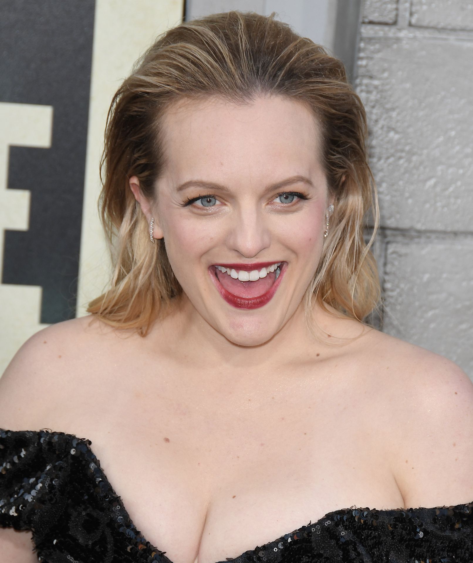 Elisabeth Moss Sexy 003