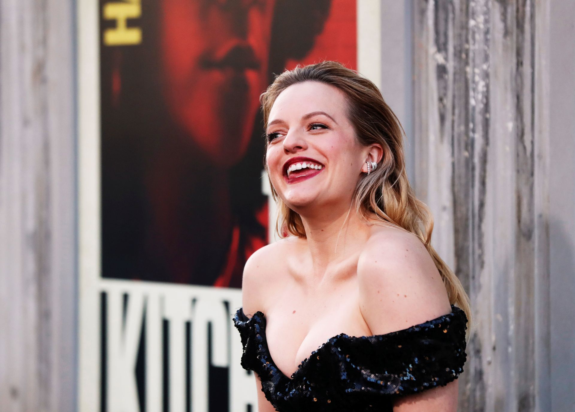 Elisabeth Moss Sexy 026