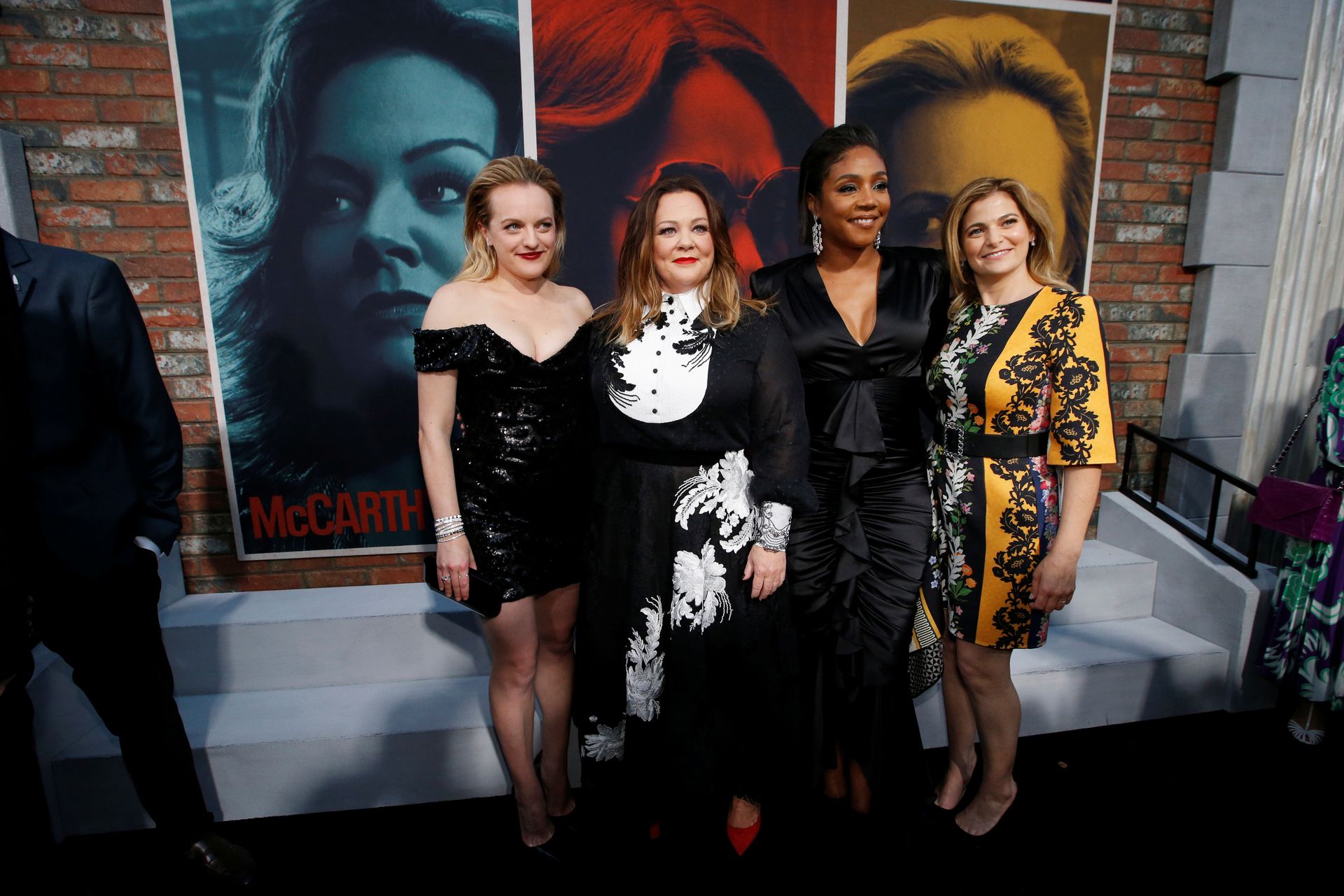 Elisabeth Moss Sexy 035