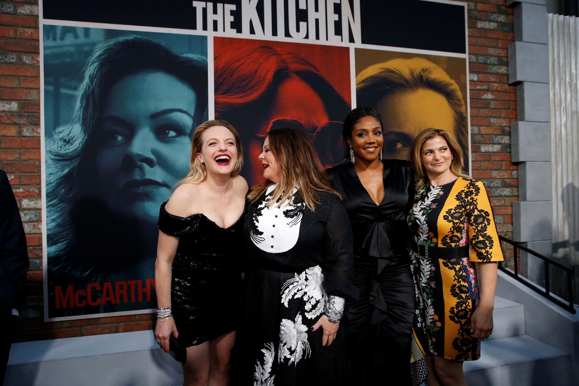 Elisabeth Moss Sexy 036