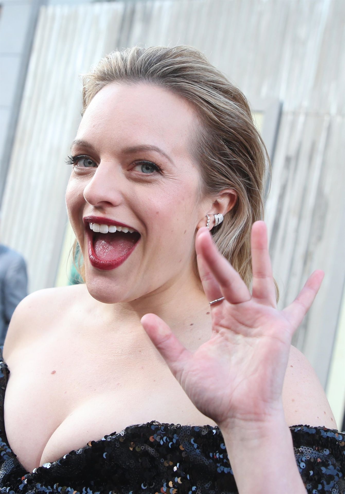 Elisabeth Moss Sexy 039