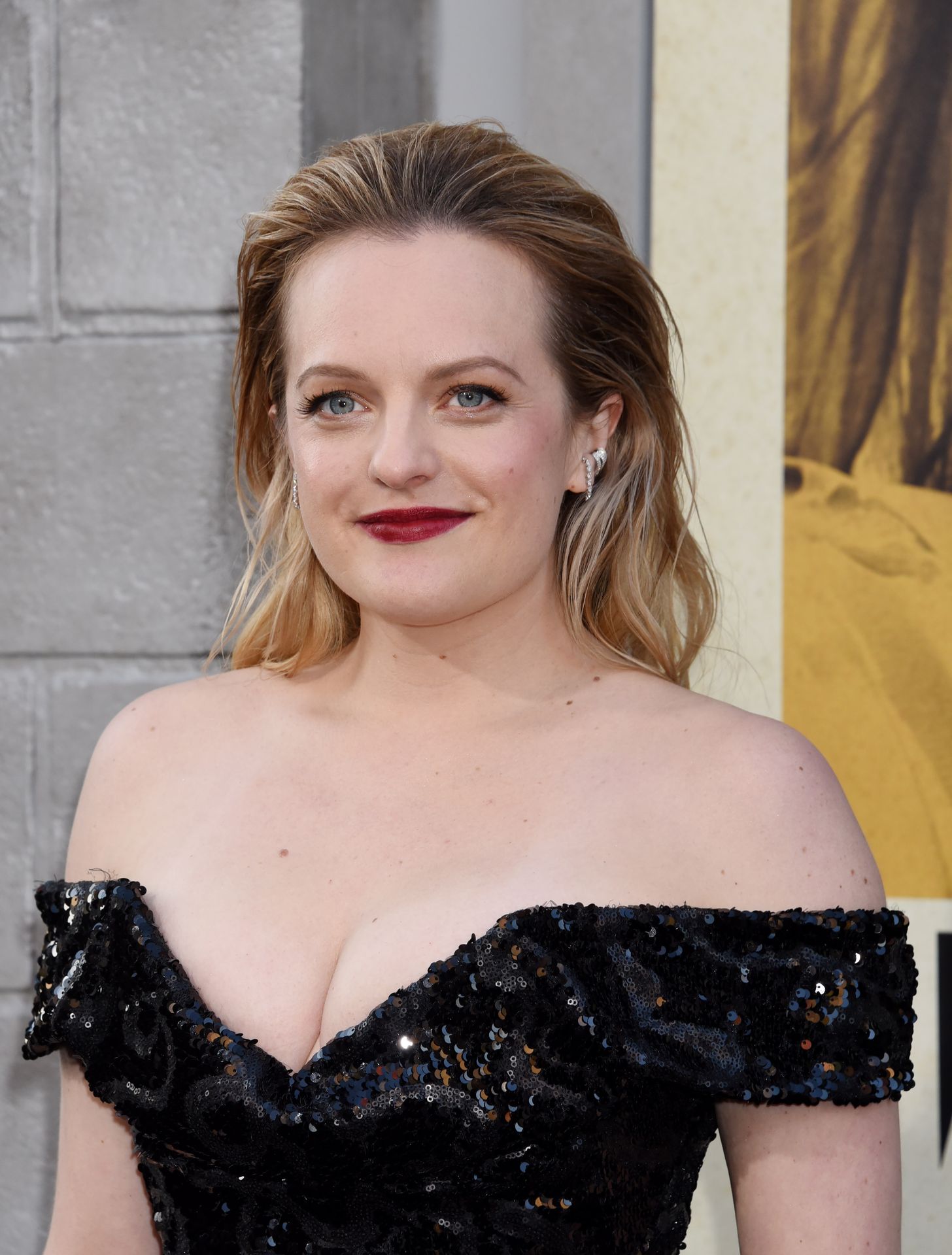 Elisabeth Moss Sexy 052