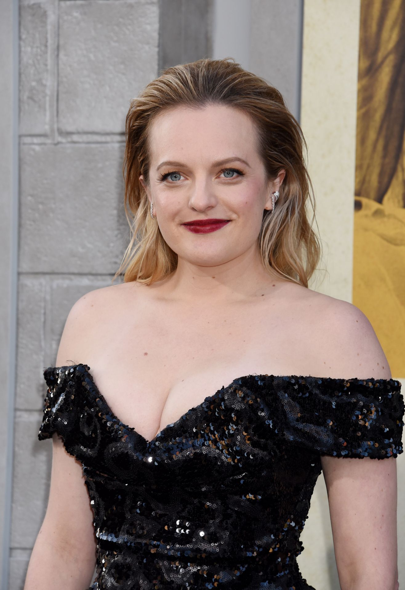 Elisabeth Moss Sexy 053