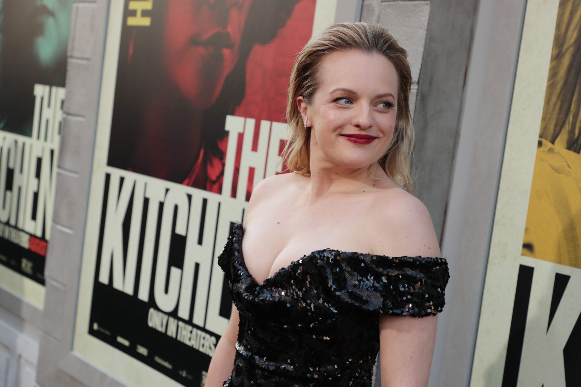 Elisabeth Moss Sexy 064