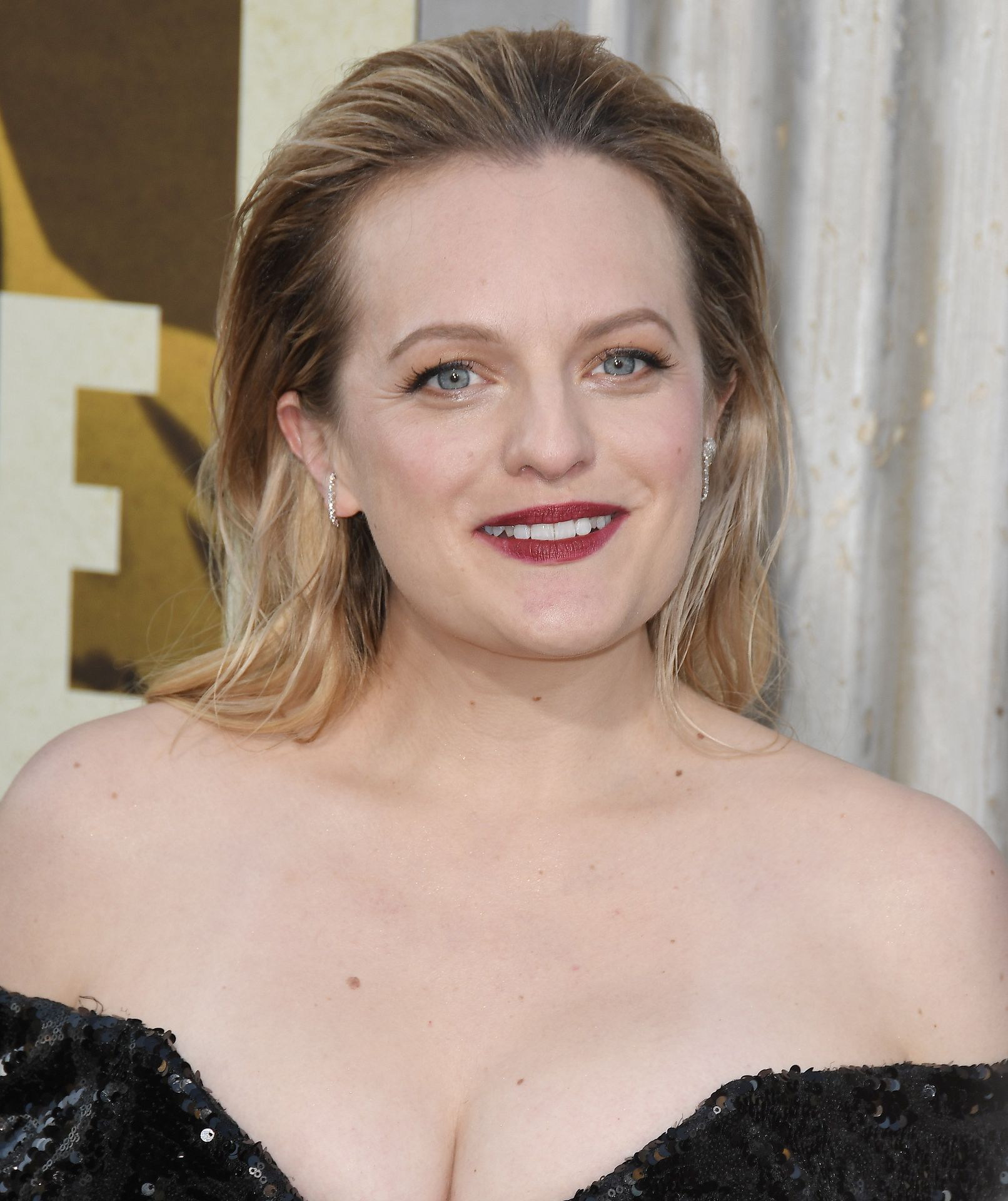 Elisabeth Moss Sexy 009