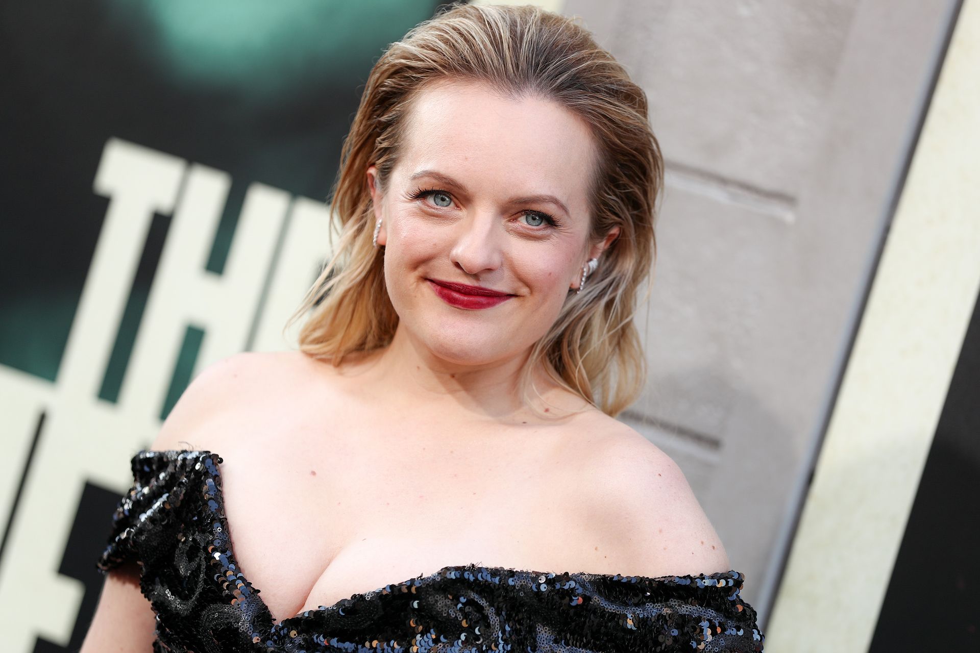 Elisabeth Moss Sexy 083