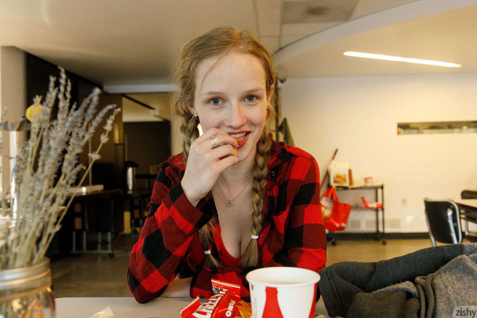 Giana Van Patten Cheezin It Zishy (1)