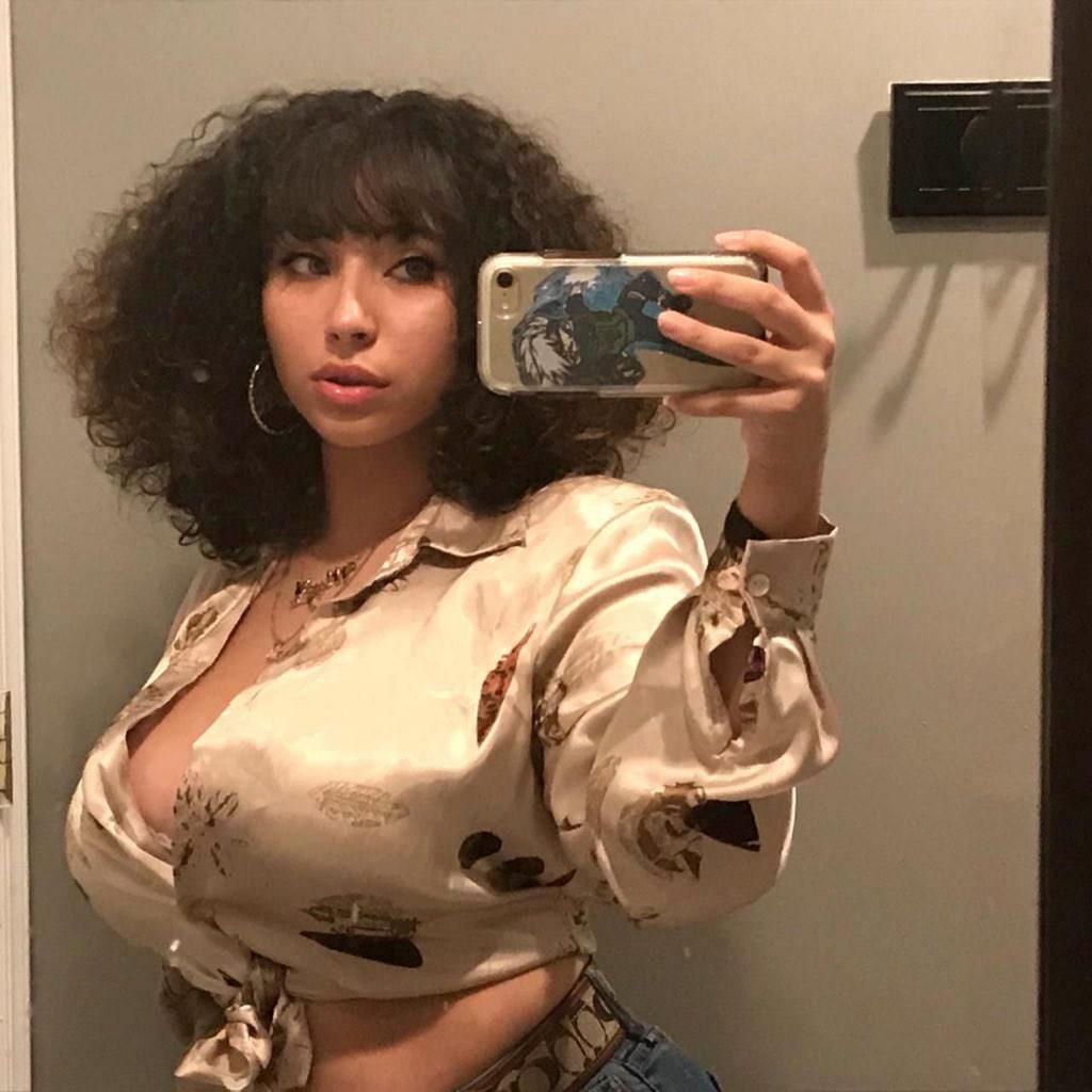 Joselyn “thriccey” Alexandra Nude & Sexy 017