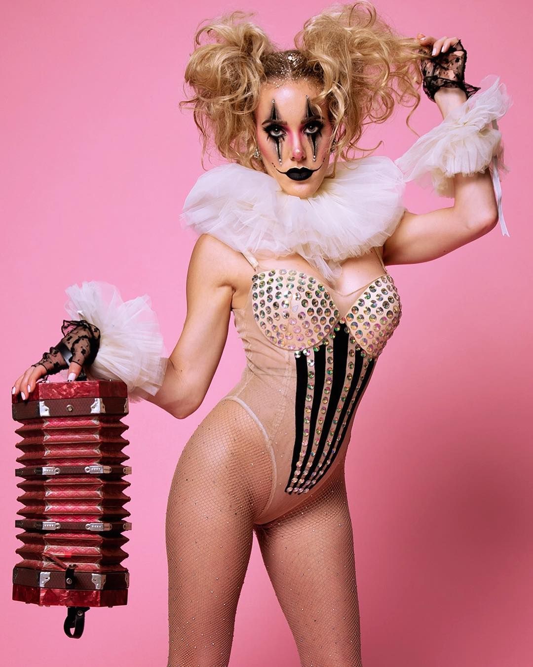 Kate Quigley Nude & Sexy 011