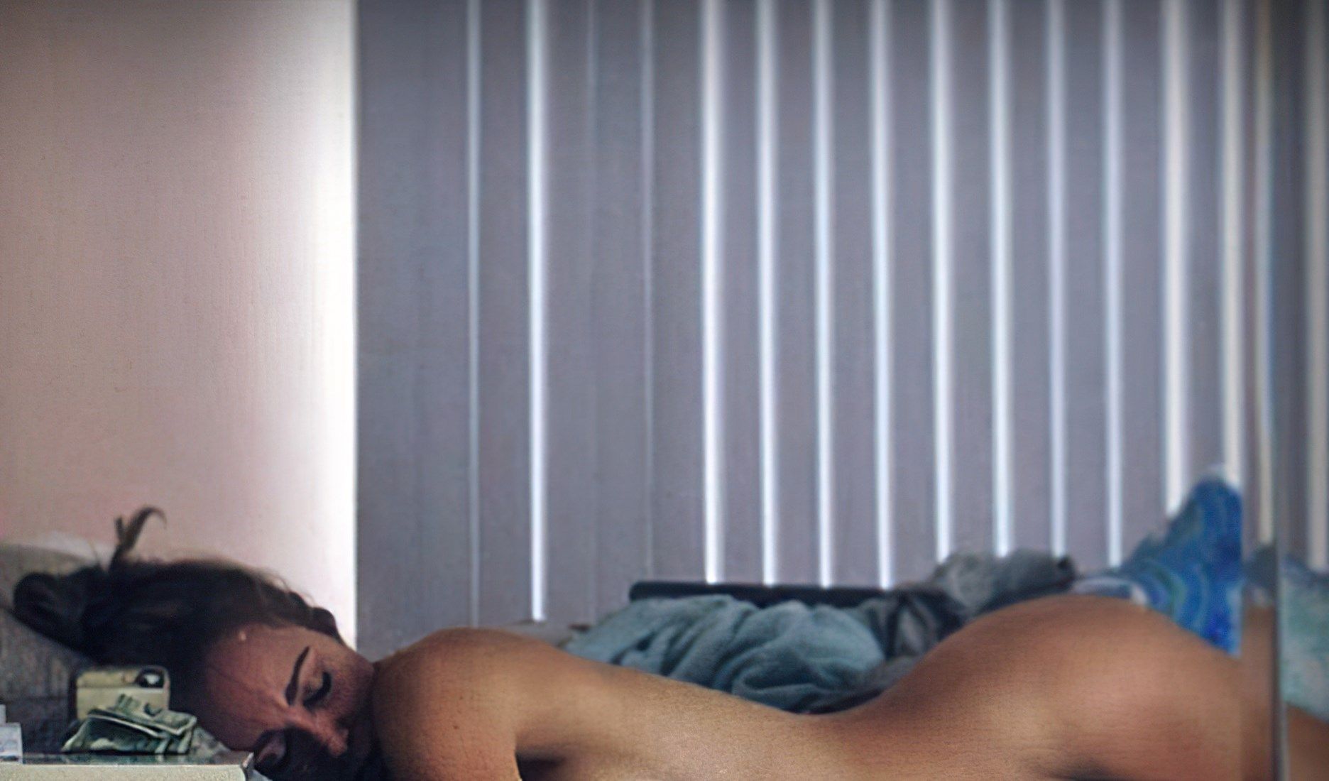 Kate Quigley Nude & Sexy 012