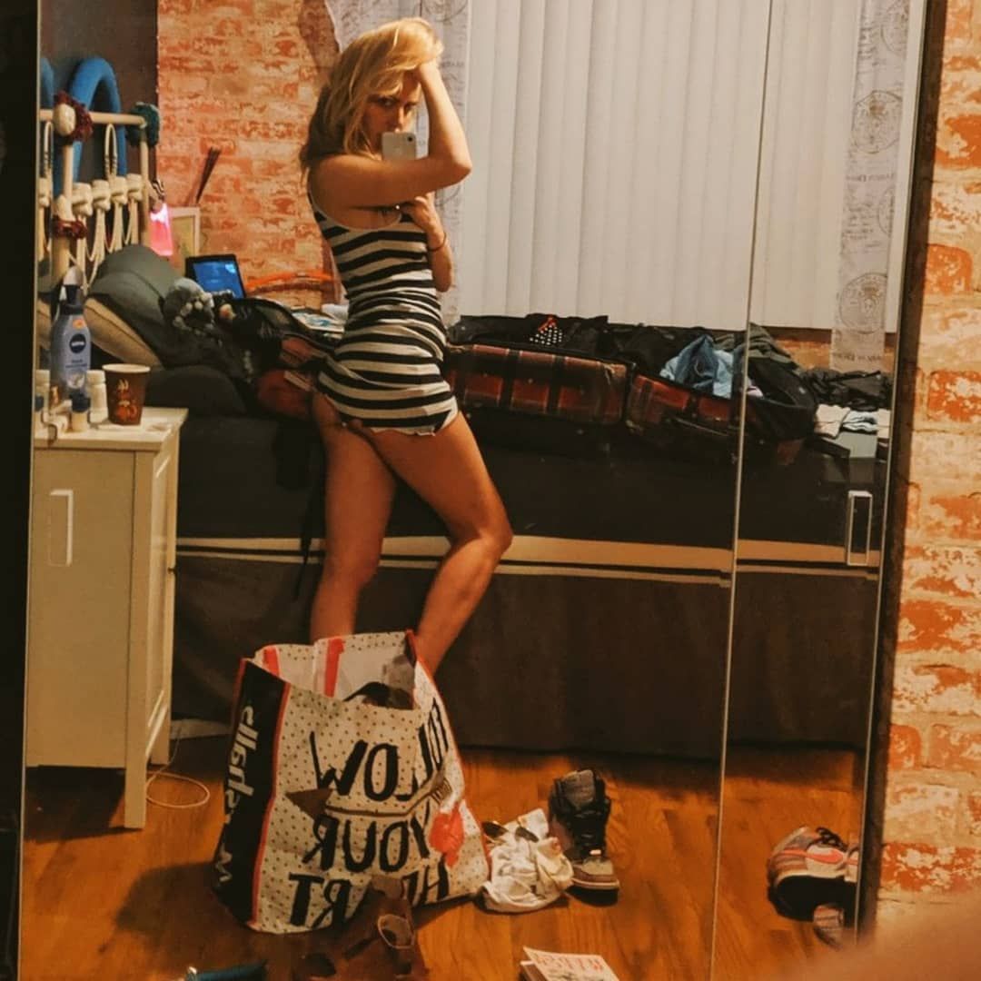 Kate Quigley Nude & Sexy 031