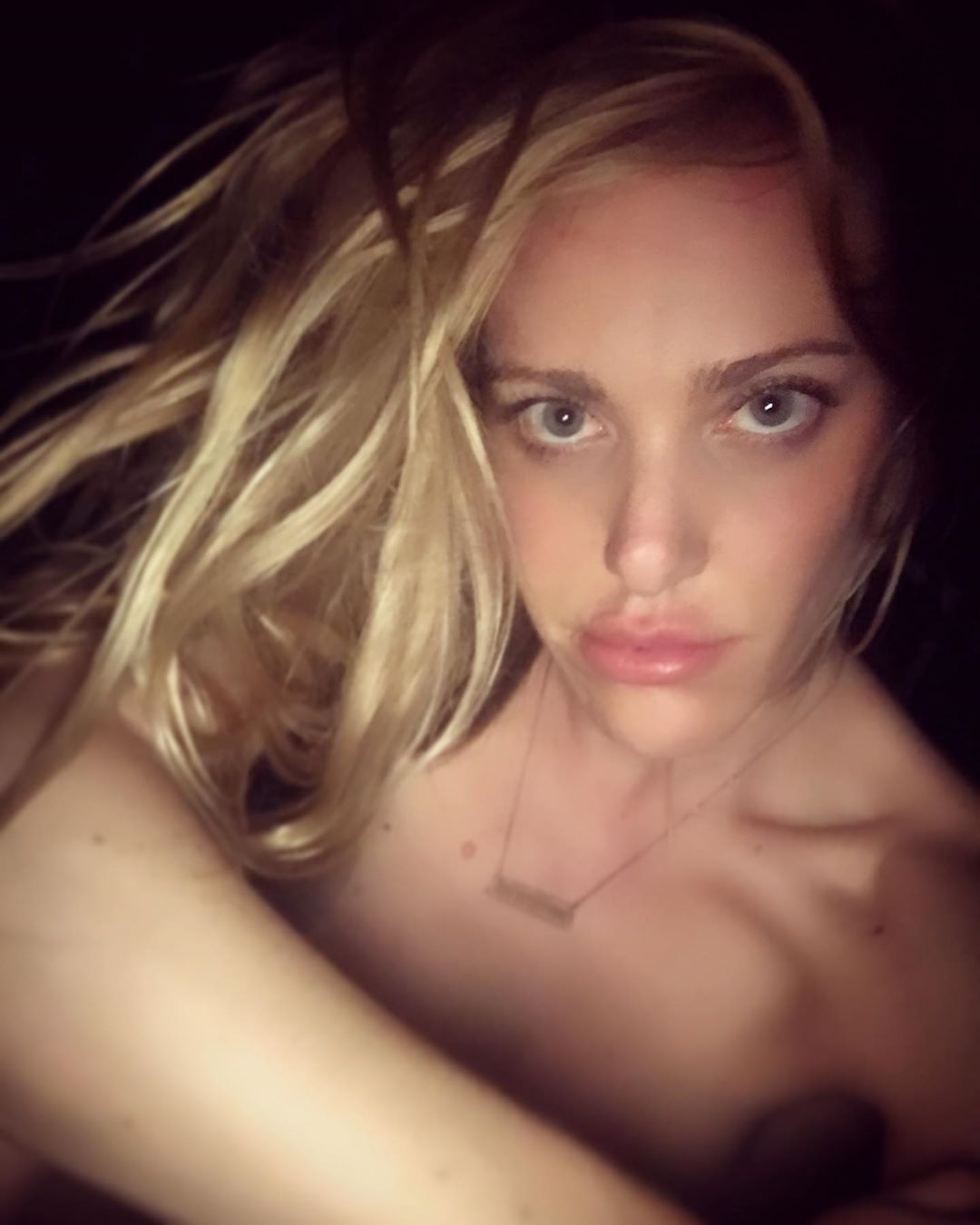 Kate Quigley Nude & Sexy 044