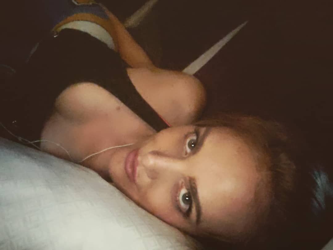 Kate Quigley Nude & Sexy 057