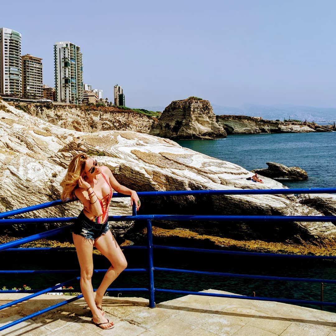 Kate Quigley Nude & Sexy 007