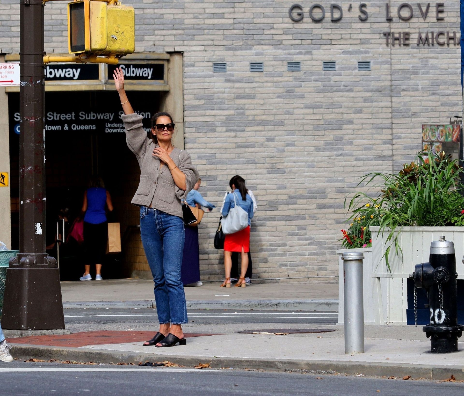 Katie Holmes Sexy 012