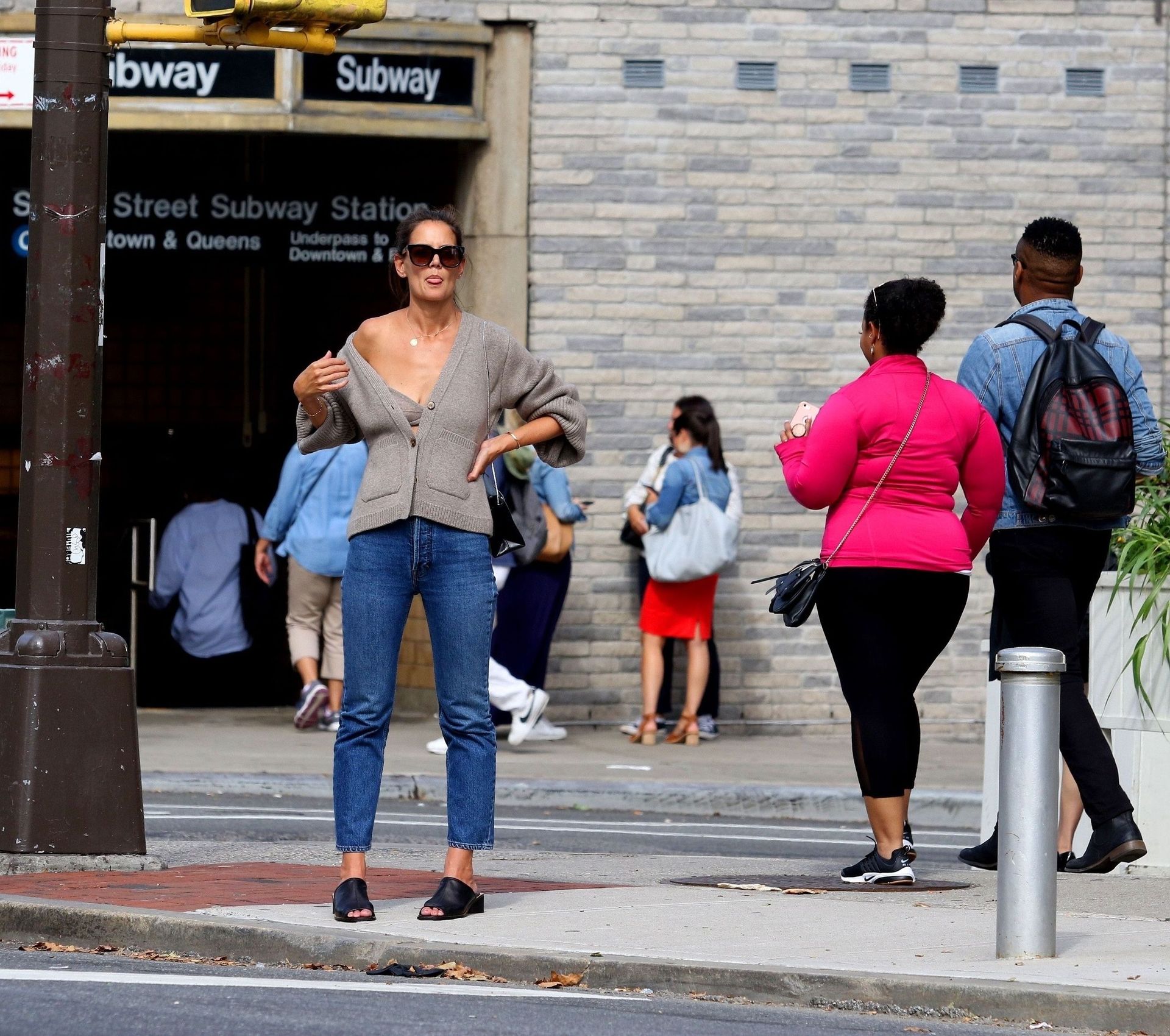 Katie Holmes Sexy 020