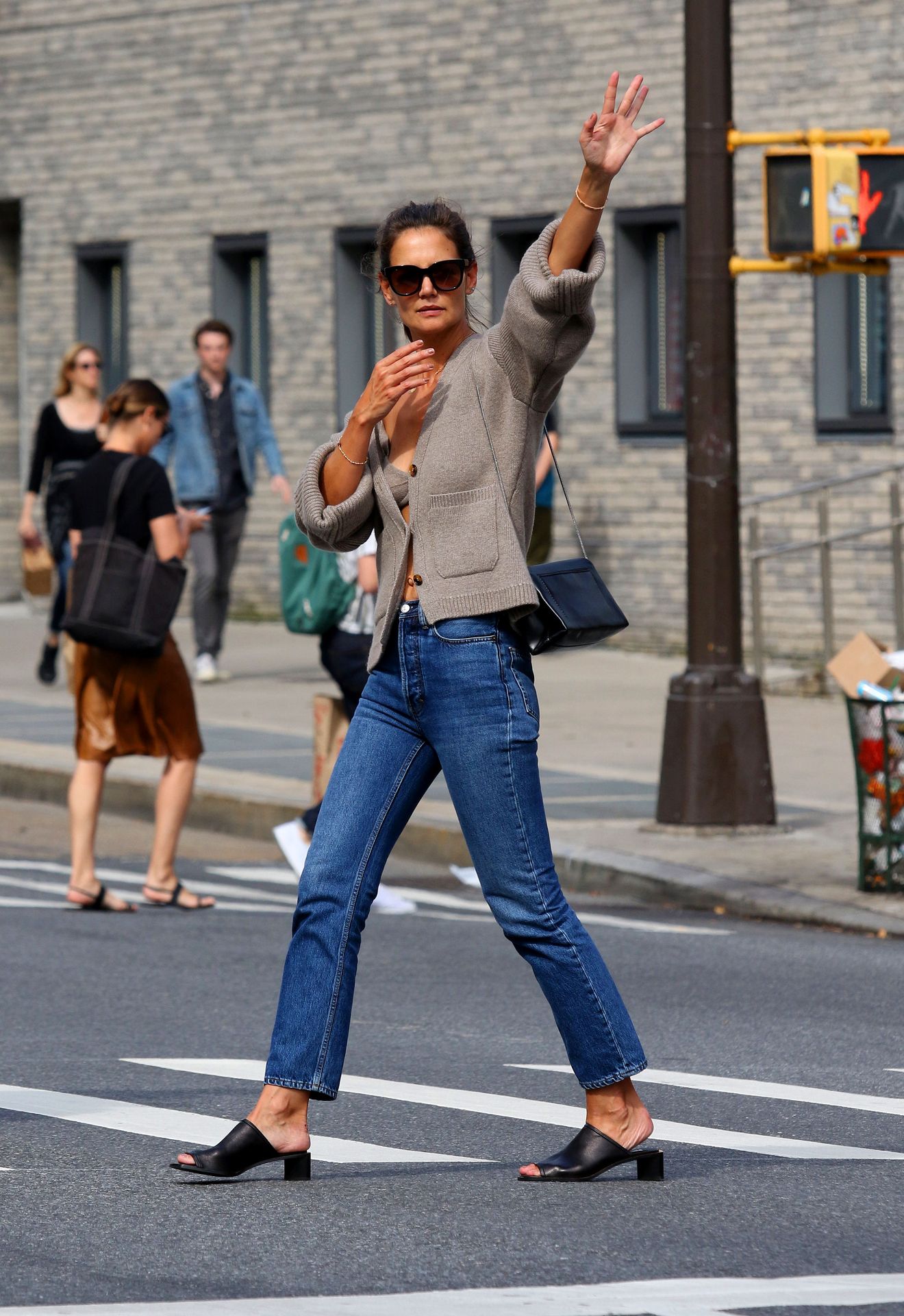 Katie Holmes Sexy 029